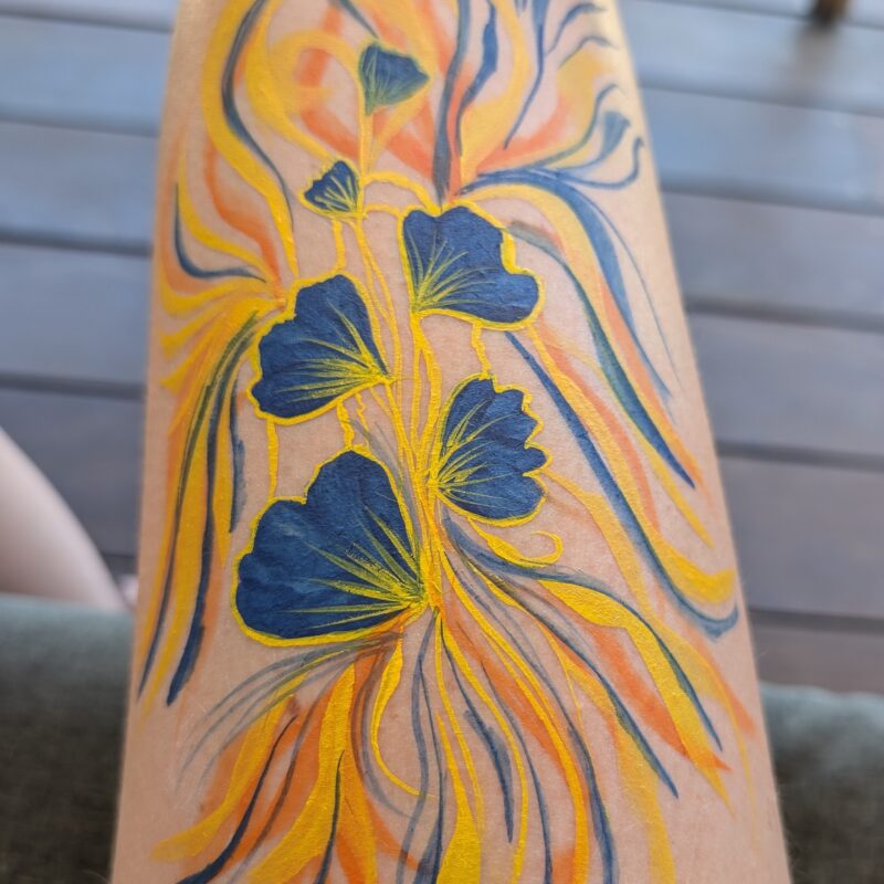 Body 03-avant bras fleur bleu et jaune