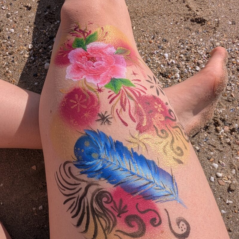 Body 09-cuisse fleur et plume bleu