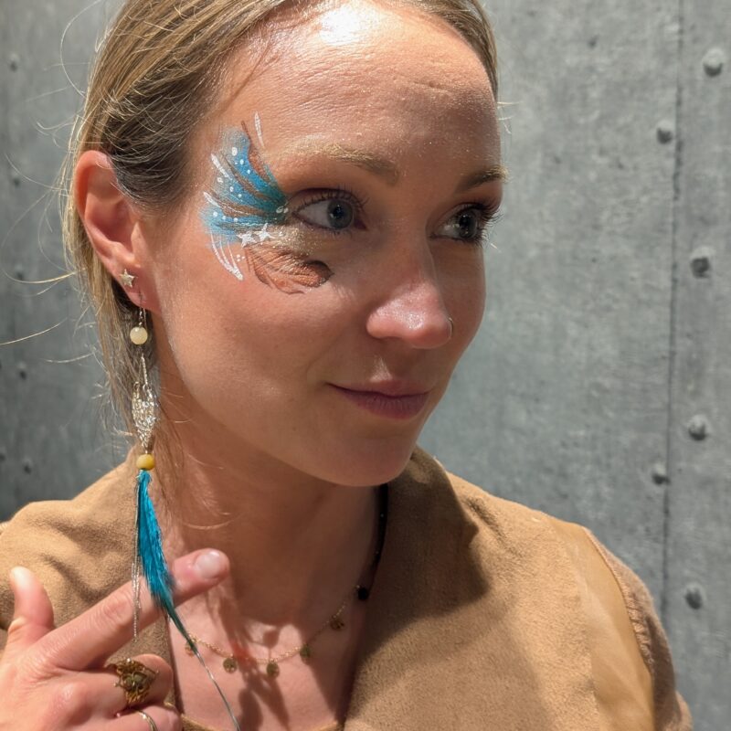 Adultes20-copine oeil plume bleu