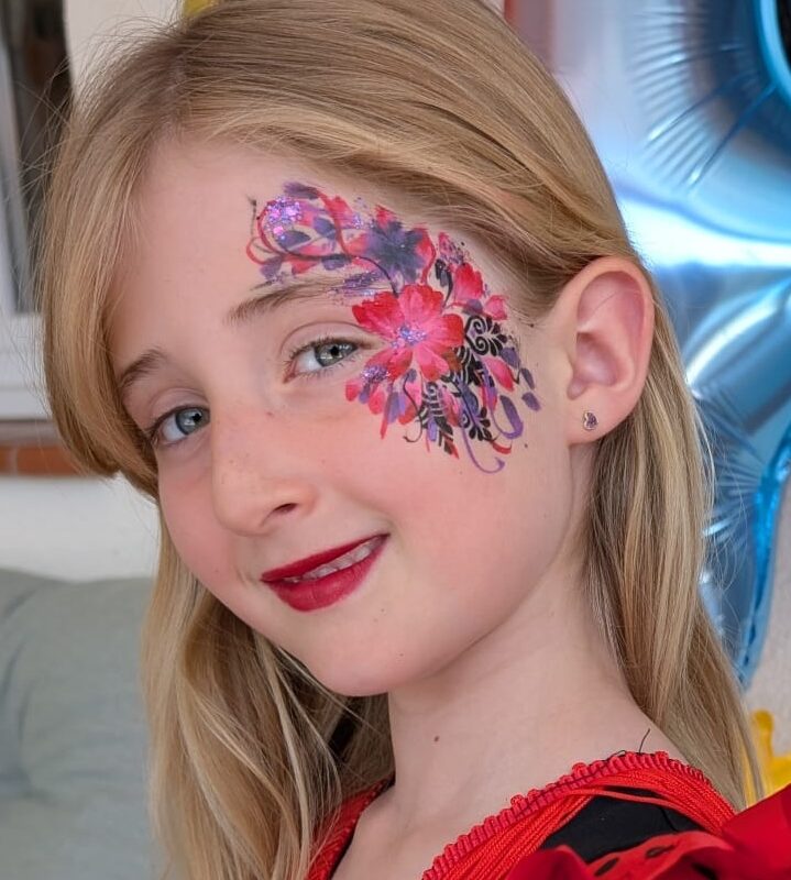 Enfants 02-lise contour de l&rsquo;oeil fleur rouge